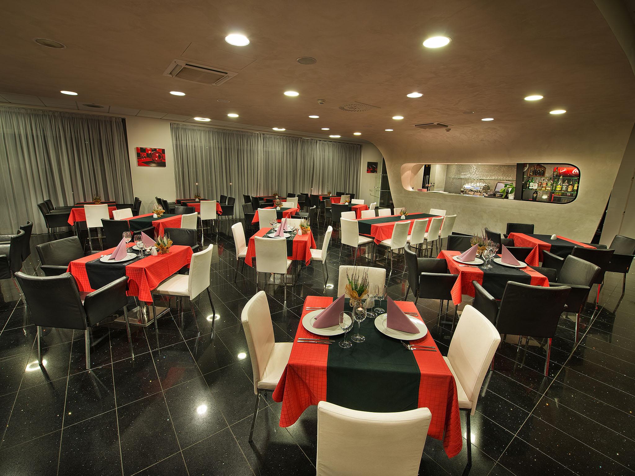 Ea Hotel Tereziansky Dvur Hradec Králové Exterior foto